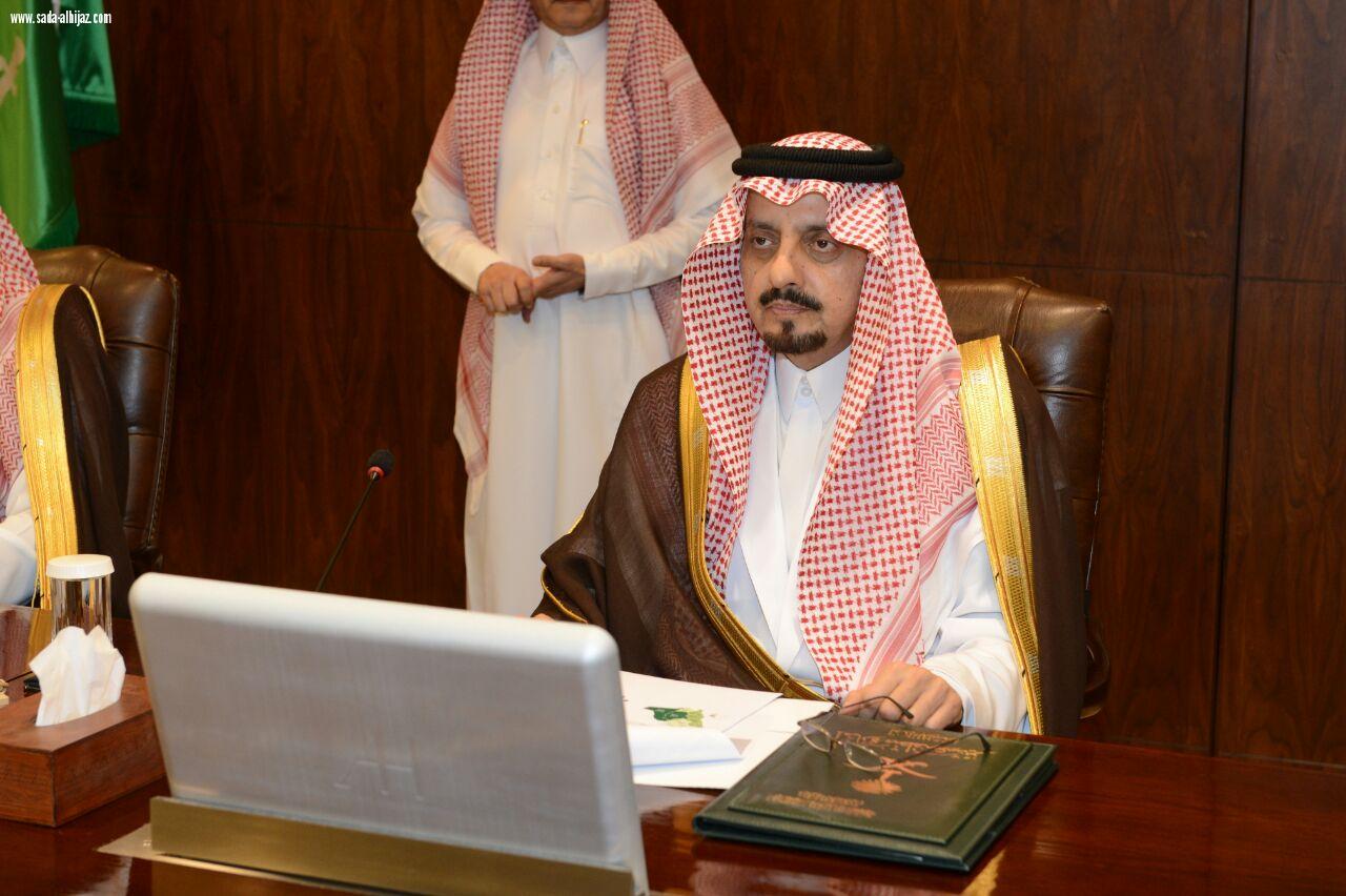 أمير عسير ونائبه يطلعان على برنامج التوطين بالمنطقة أبها